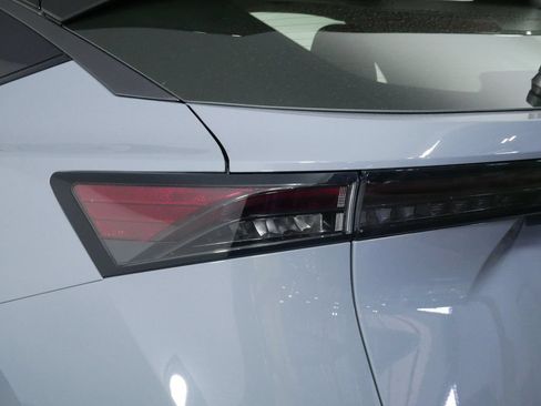 Used 2023 Nissan Ariya AWD image 12