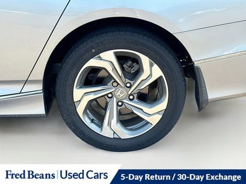 Used 2018 Honda Accord EX image 37