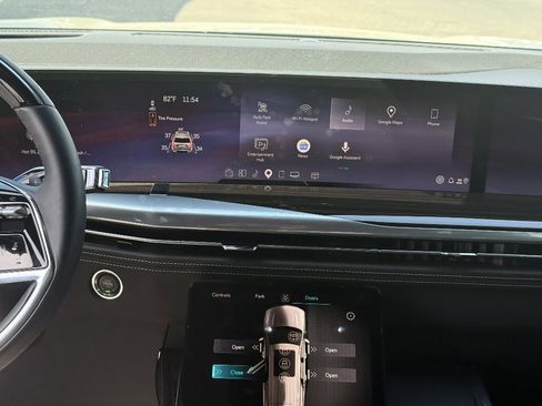 Used 2025 Cadillac Escalade Premium Luxury w/ Touring Package image 23