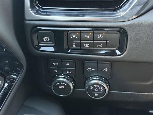 New 2026 GMC Yukon Elevation image 16