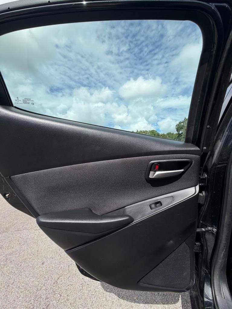 Used 2019 Toyota Yaris LE FWD image 11