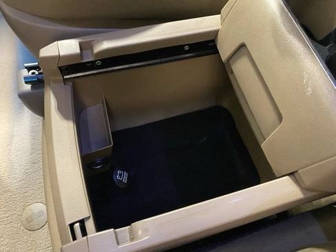 Used 2011 Chrysler Town & Country Touring w/ Entertainment Group #1 FWD image 40