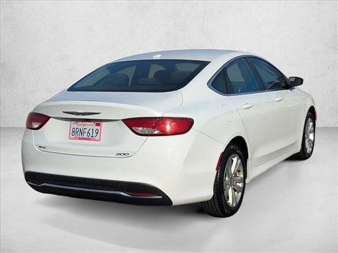 Used 2015 Chrysler 200 Limited w/ Convenience Group image 5