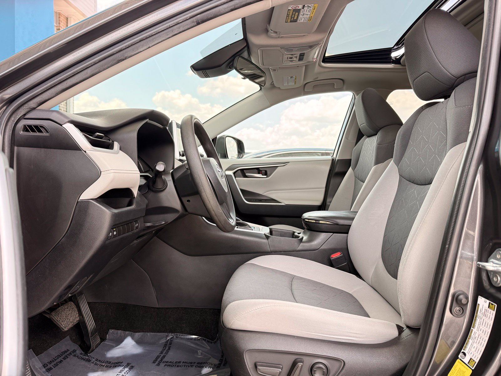 Used 2023 Toyota RAV4 XLE w/ Convenience Package FWD image 14
