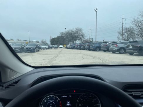 Used 2025 Nissan Versa SV image 32