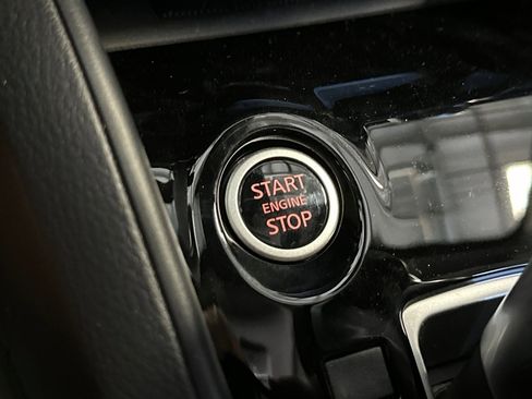 Used 2025 Nissan Versa SR w/ Trunk Package image 18