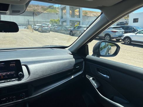 Used 2025 Nissan Rogue SV FWD image 37