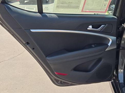 Used 2025 Genesis G70 2.5T RWD image 27