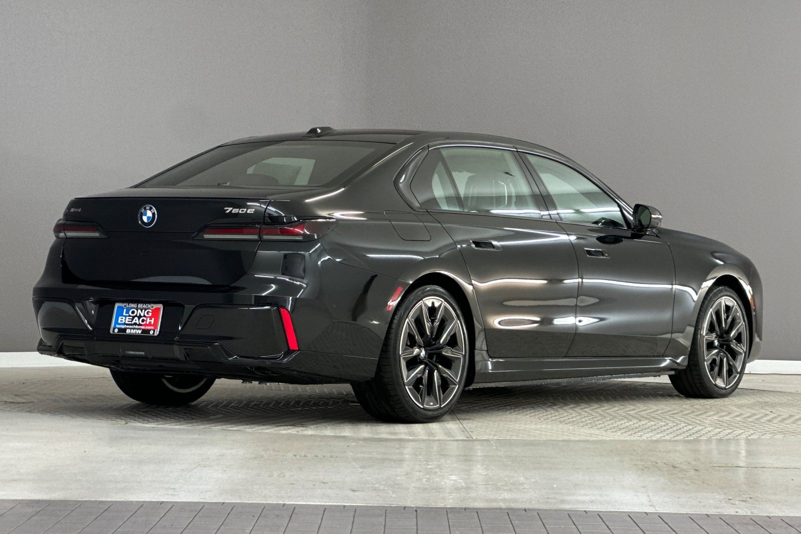 New 2026 BMW 750e xDrive w/ Premium Package AWD/4WD image 9