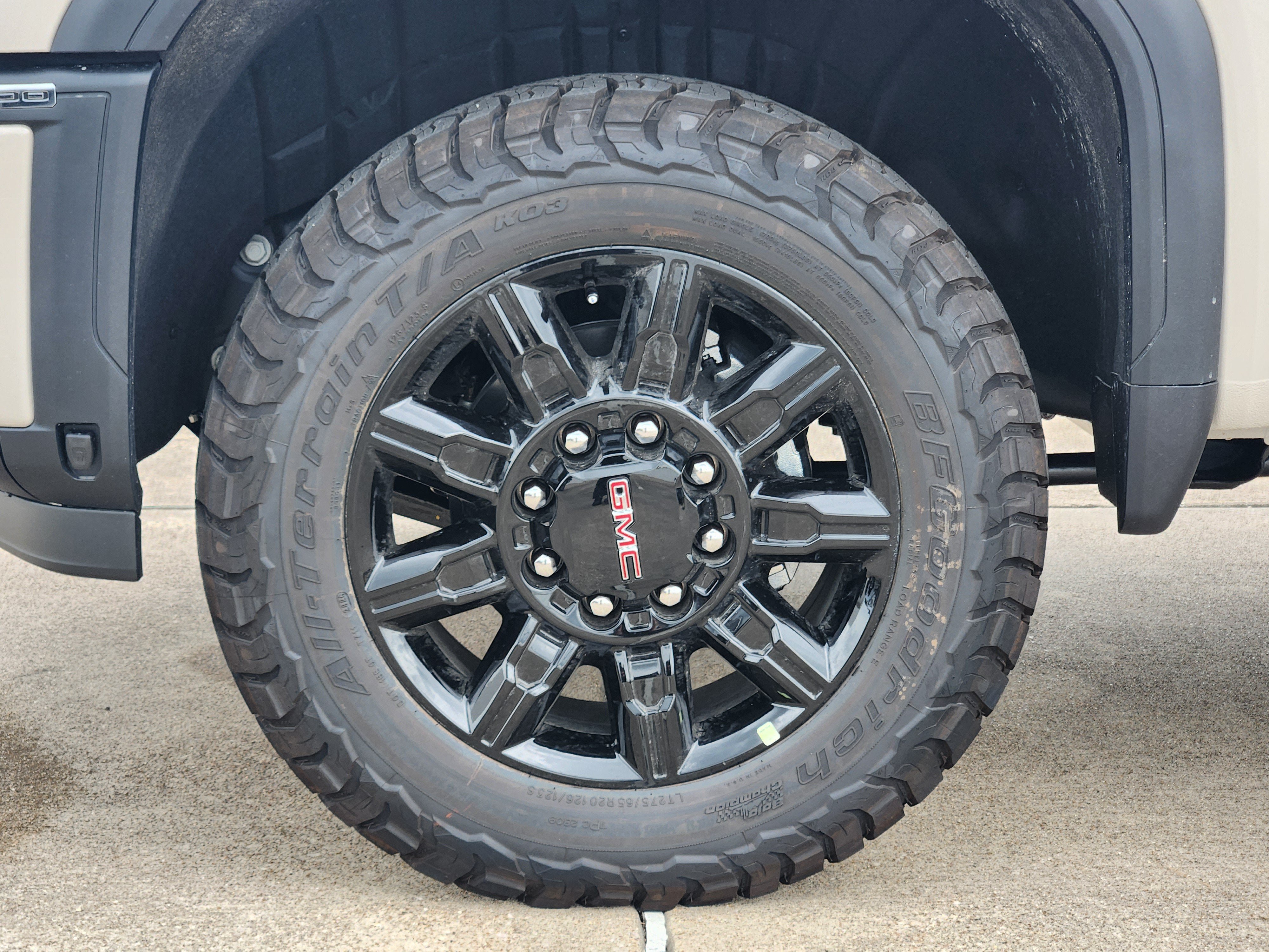 New 2026 GMC Sierra 2500 AT4 w/ Technology Package AWD/4WD image 7