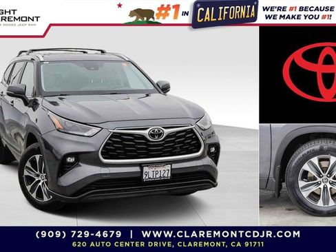 Used 2024 Toyota Highlander XLE AWD/4WD image 1