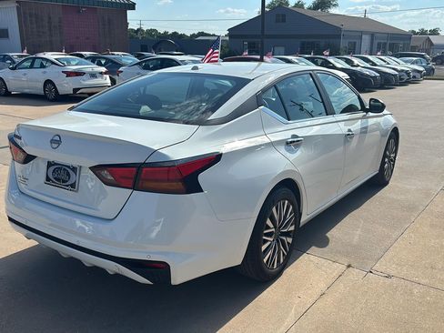Used 2025 Nissan Altima 2.5 SV FWD image 6