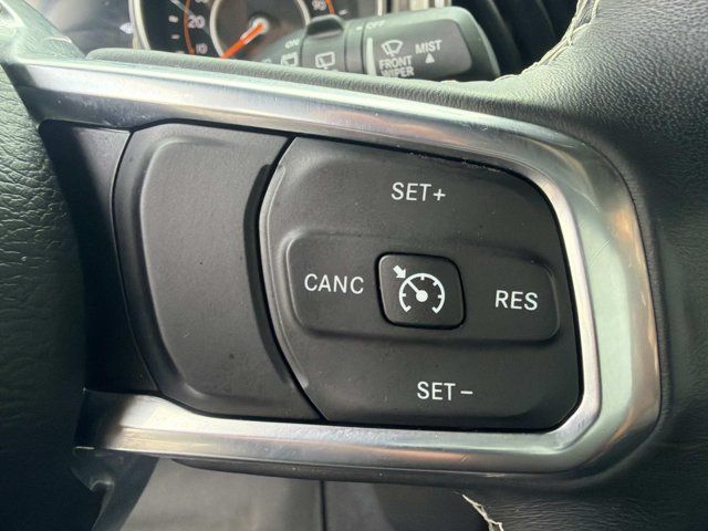 Used 2018 Jeep Wrangler Unlimited Sahara AWD/4WD image 24