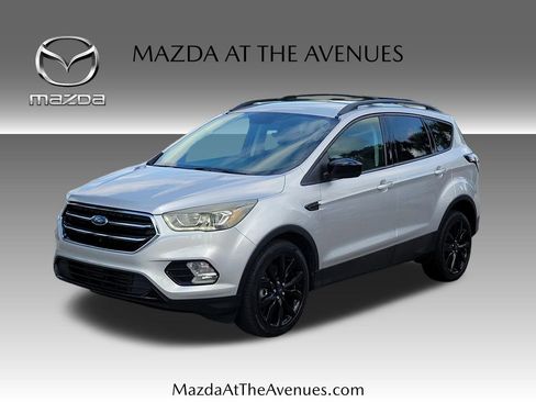 Used 2017 Ford Escape SE w/ Equipment Group 201A FWD image 1