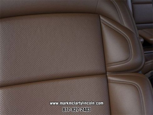 New 2026 Lincoln Navigator Reserve image 16