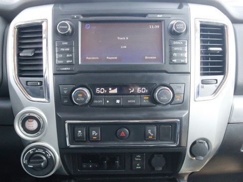 Used 2017 Nissan Titan PRO-4X AWD/4WD image 21