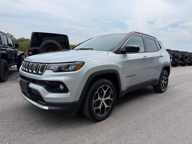 Used 2024 Jeep Compass Limited AWD/4WD image 8