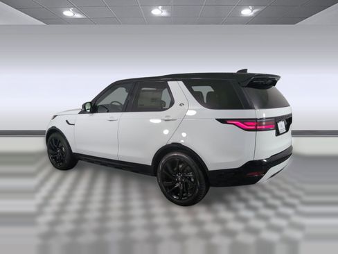 Used 2025 Land Rover Discovery Dynamic SE image 3