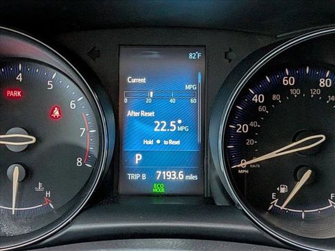 Used 2018 Toyota C-HR XLE FWD image 11