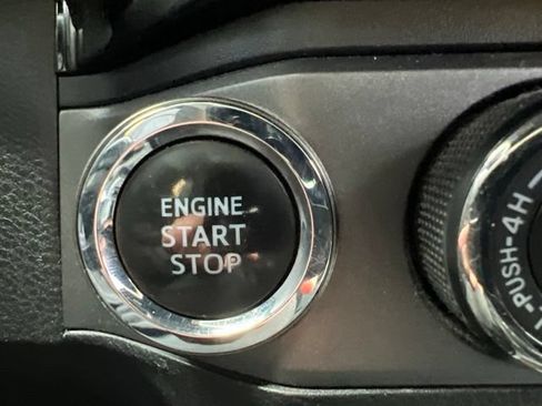 Used 2017 Toyota Tacoma TRD Sport AWD/4WD image 22