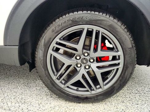 Used 2025 Ford Explorer ST-Line w/ Premium Package image 9