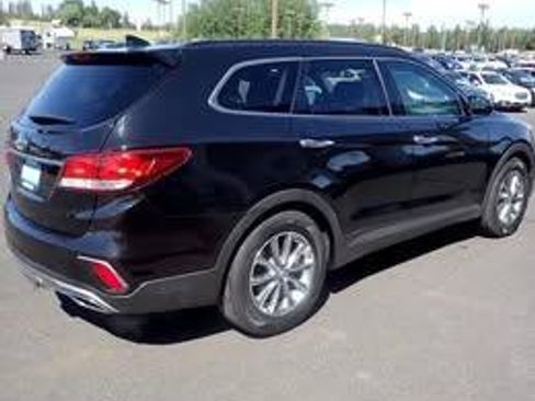 Used 2017 Hyundai Santa Fe SE FWD image 5