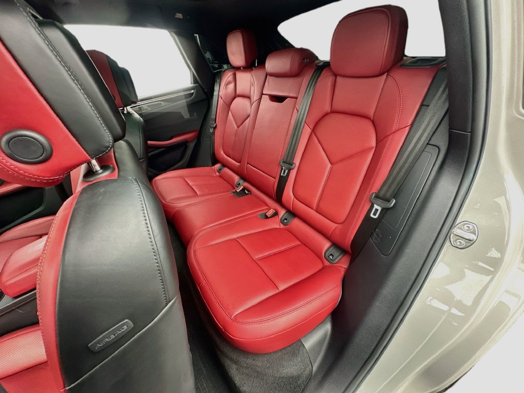Used 2023 Porsche Macan AWD/4WD image 26