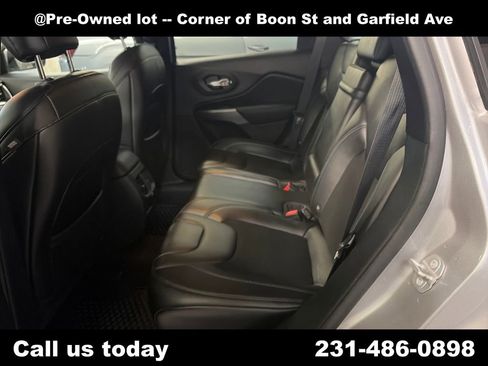 Used 2019 Jeep Cherokee Latitude Plus w/ Cold Weather Group AWD/4WD image 21