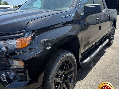New 2026 Chevrolet Silverado 1500 Custom RWD image 1