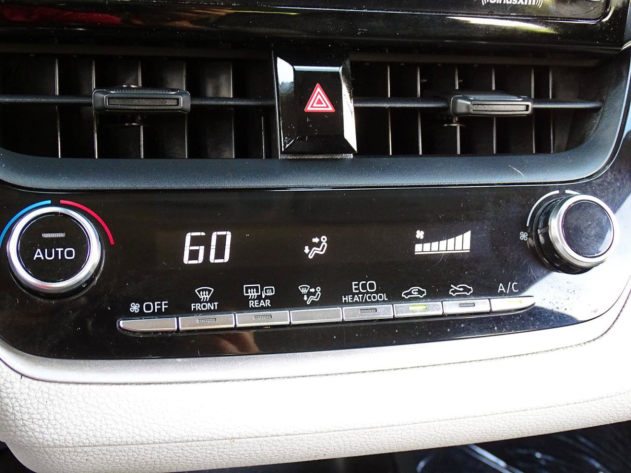 Used 2021 Toyota Corolla LE w/ Carpet Mat Package (TMS) FWD image 30