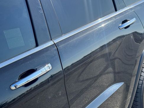 Used 2019 Jeep Grand Cherokee Limited image 17