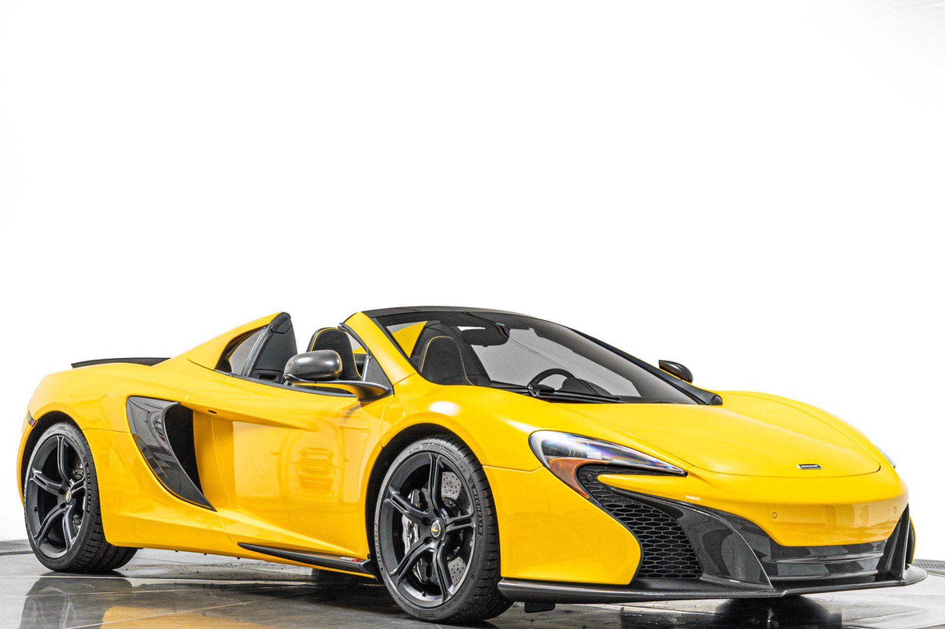 Used 2015 McLaren 650S Spider RWD image 29