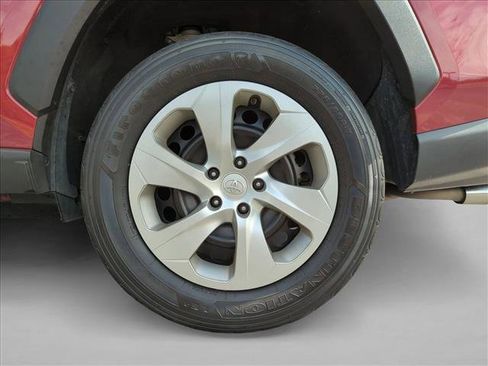 Used 2021 Toyota RAV4 LE image 14