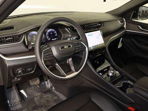 New 2025 Jeep Grand Cherokee Limited image 28