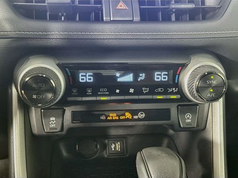 Used 2025 Toyota RAV4 XLE AWD/4WD image 24