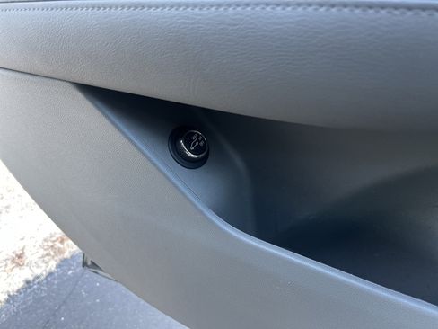 Used 2024 Cadillac XT6 Premium Luxury w/ Technology Package image 12