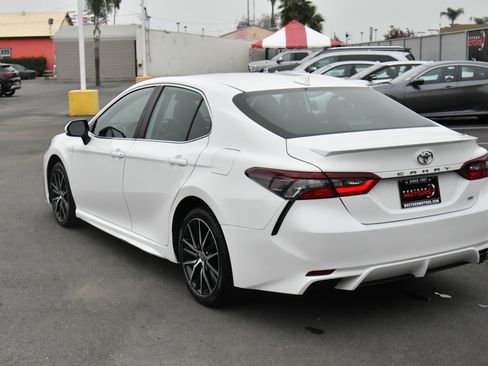 Used 2024 Toyota Camry SE image 6