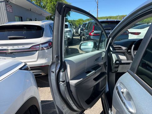 Used 2024 Toyota Sienna Limited AWD/4WD image 16