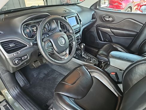 Used 2021 Jeep Cherokee Latitude Plus w/ Mopar Interior Package AWD/4WD image 10