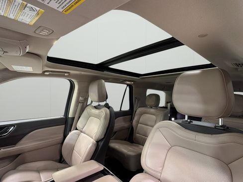 Used 2024 Lincoln Navigator Premiere AWD/4WD image 18