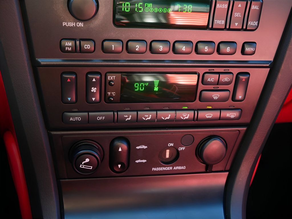 Used 2002 Ford Thunderbird RWD image 23