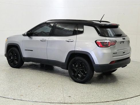 Used 2018 Jeep Compass Latitude AWD/4WD image 5