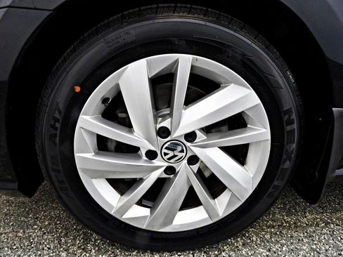 Used 2019 Volkswagen Passat 2.0T Wolfsburg image 18