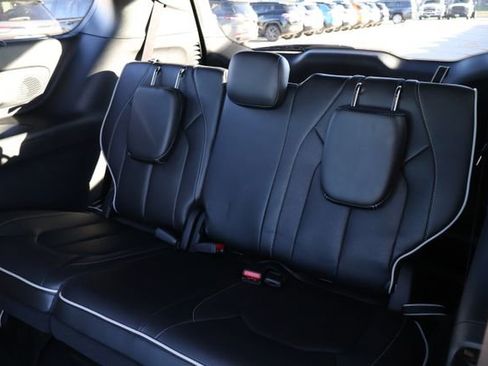 New 2026 Chrysler Pacifica Limited image 10