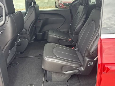 New 2026 Chrysler Pacifica Select image 23