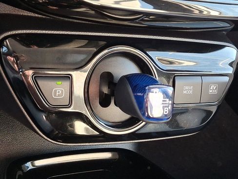 Used 2022 Toyota Prius XLE image 14