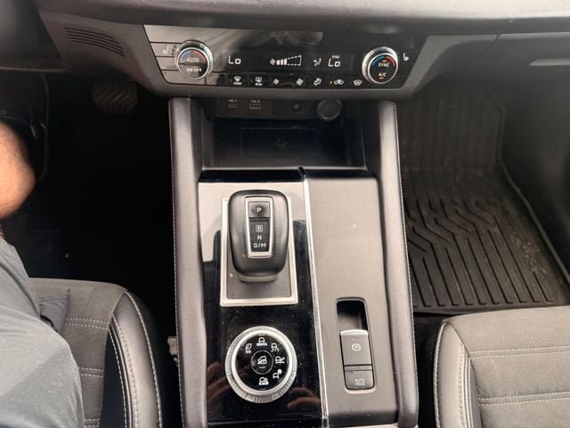Used 2024 Mitsubishi Outlander AWD image 5