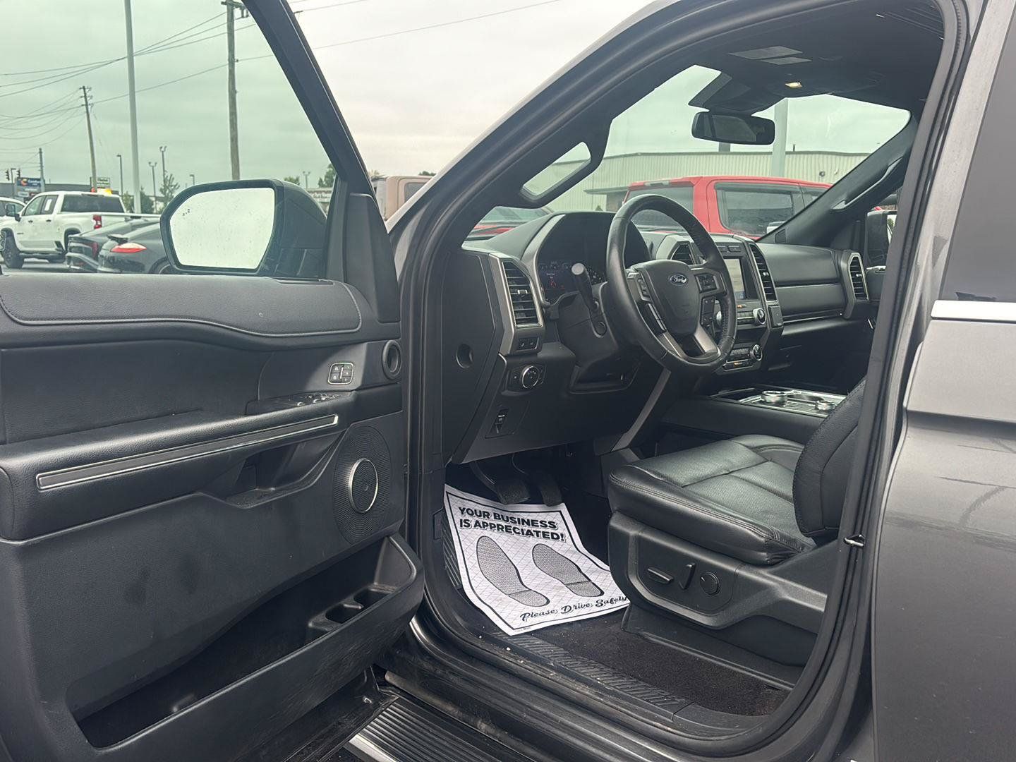 Used 2020 Ford Expedition XLT w/ Equipment Group 202A AWD/4WD image 13