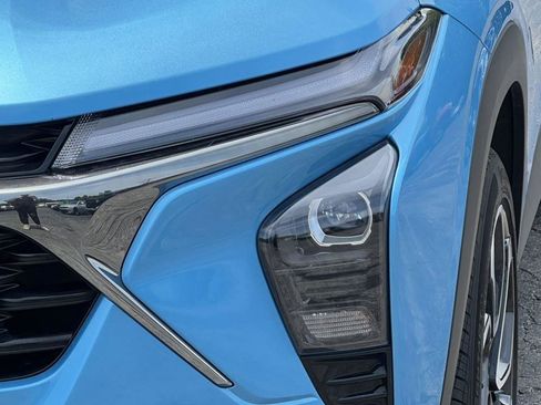 Used 2025 Chevrolet Trax RS w/ Sunroof Package FWD image 30