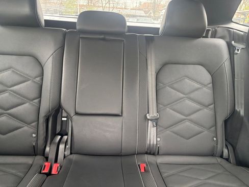 Used 2025 Volkswagen Atlas Cross Sport SE image 36